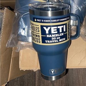 YETI 30oz Rambler Travel mug BRAND NEW